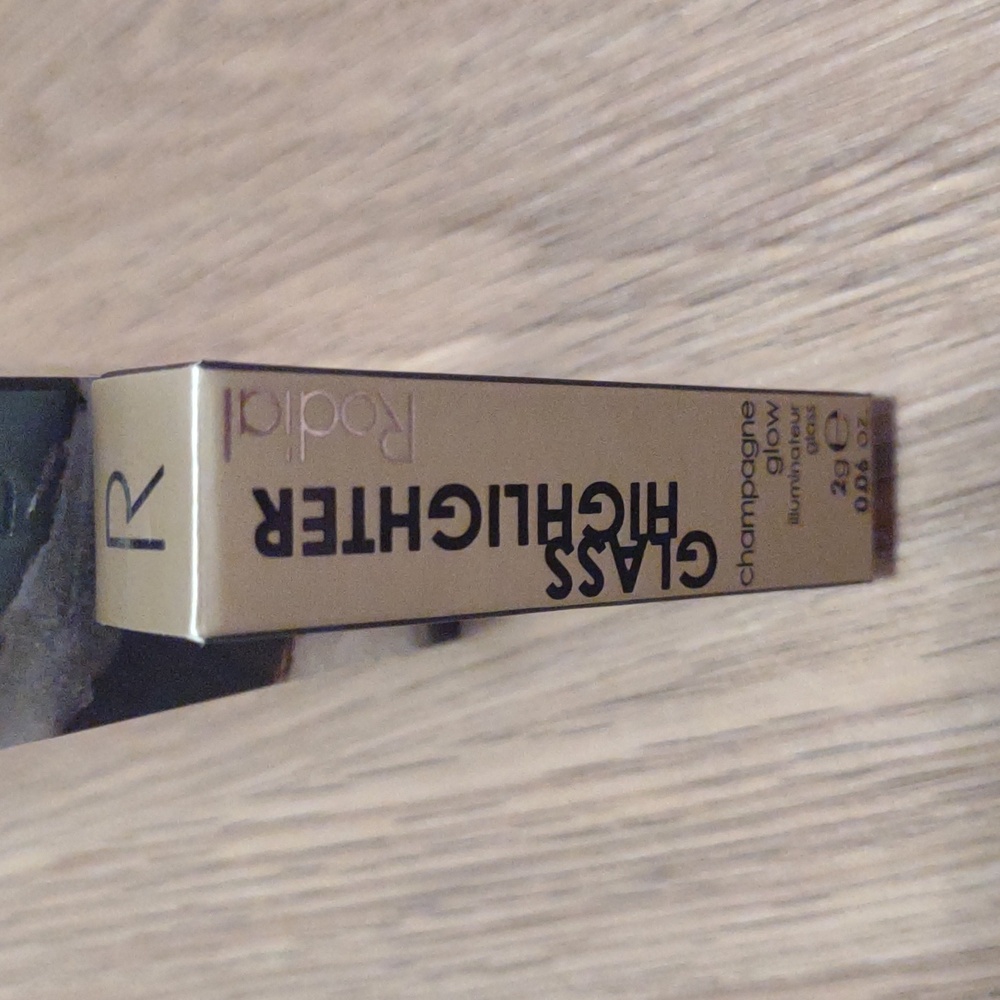 Rodial Glass Highlighter - Champagne Glow - Picture 2 of 2